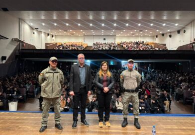 Alunos da Rede Municipal recebem orientações sobre segurança com veículos elétricos Alunos da Rede Municipal recebem orientações sobre segurança com veículos elétricos