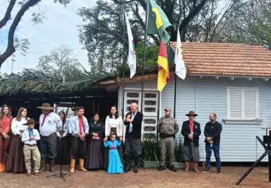 Semana Farroupilha teve abertura oficial em Santa Rosa Semana Farroupilha teve abertura oficial em Santa Rosa