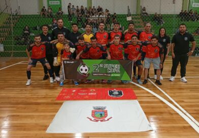 Santa Rosa estreia com vitórias na 2ª Super Copa AMUFRON Sicredi de Futsal Santa Rosa estreia com vitórias na 2ª Super Copa AMUFRON Sicredi de Futsal