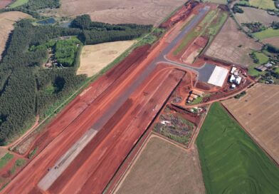 Pista do novo aeroporto 80% concluída Pista do novo aeroporto 80% concluída