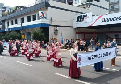 Desfile de 20 de Setembro reúne mais de 3 mil pessoas em Santa Rosa Desfile de 20 de Setembro reúne mais de 3 mil pessoas em Santa Rosa