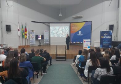 FUMSSAR apresenta estrutura e avanços da saúde pública em Café de Negócios FUMSSAR apresenta estrutura e avanços da saúde pública em Café de Negócios