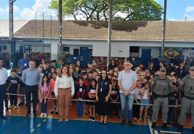 Escolinha de Trânsito promove educação e segurança viária nas escolas municipais Escolinha de Trânsito promove educação e segurança viária nas escolas municipais