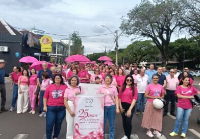 Caminhada do Outubro Rosa reúne mais de 600 pessoas em Santa Rosa